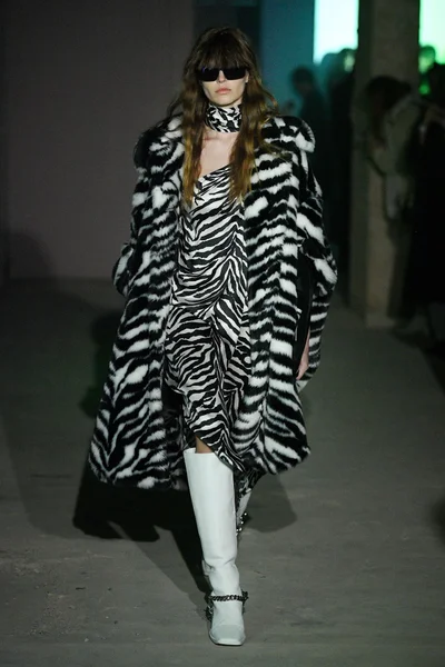 Look 13